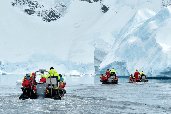 Antarktīda, ceļojumā pa slavenu pētnieku pēdām 
